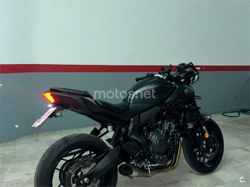 Yamaha MT-07 - Vista 9