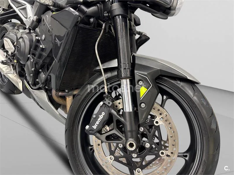 Triumph Street Triple 765 - Vista 15