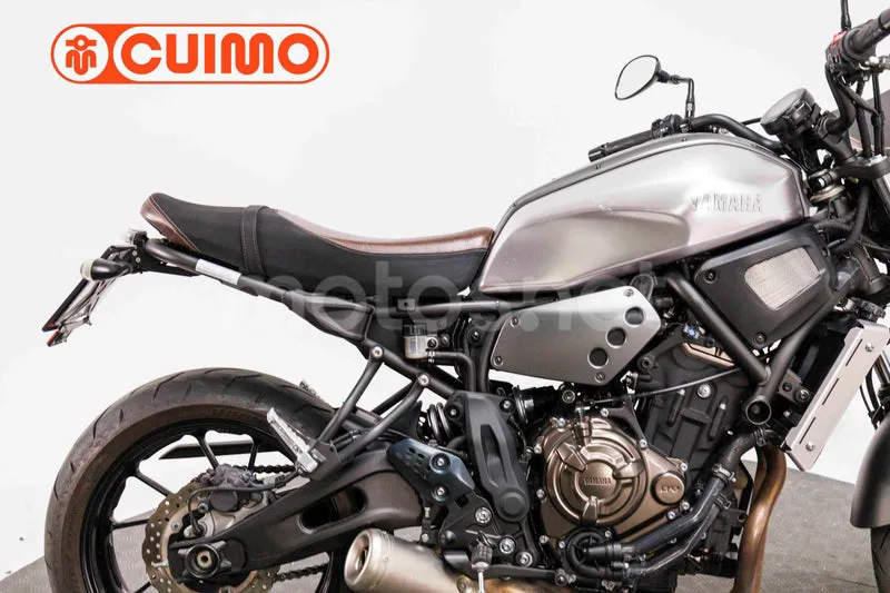 Yamaha XSR700 - Vista 8