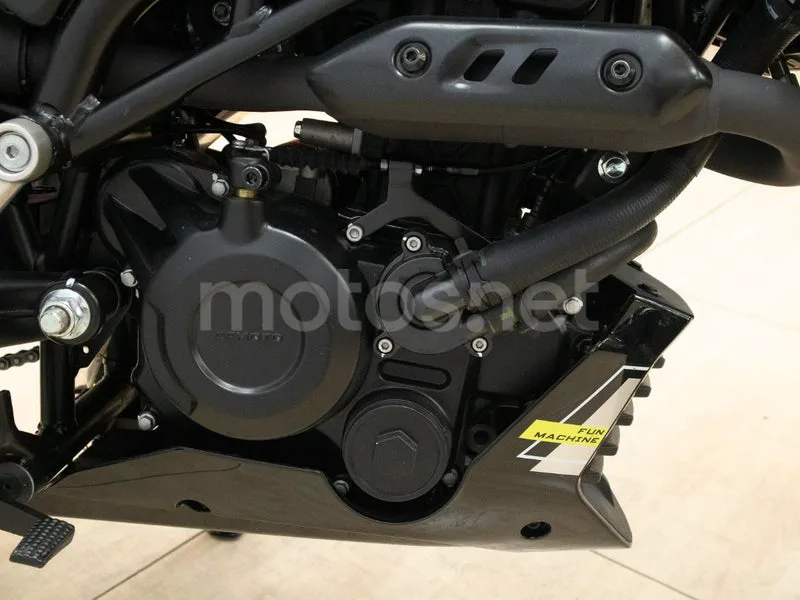 CFMOTO 125 NK - Vista 10