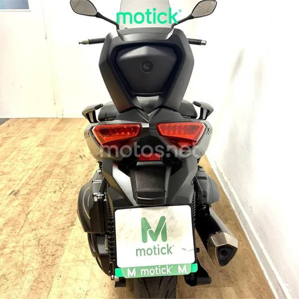 Yamaha XMAX 400 - Vista 6