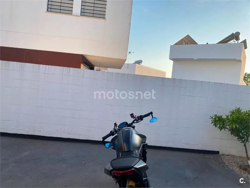 Ducati Monster - Vista 3