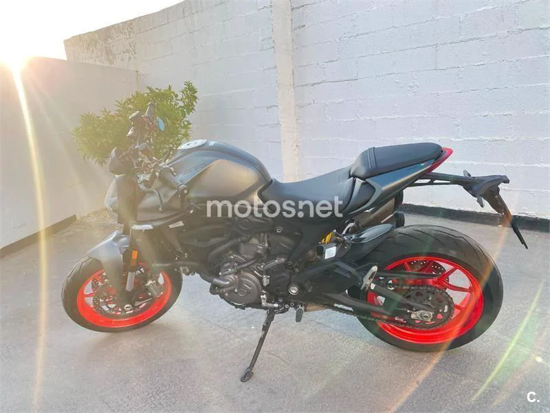 Ducati Monster - Vista 4
