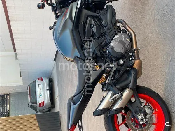 Ducati Monster - Vista 5