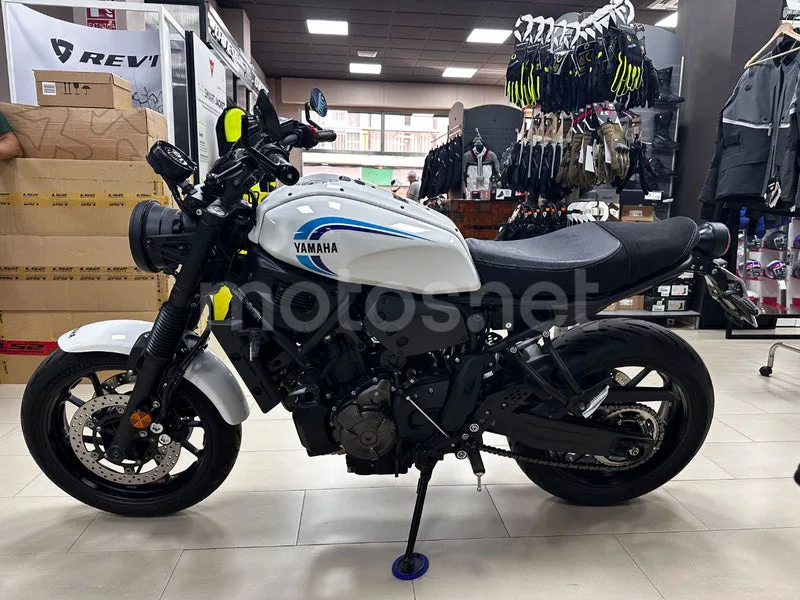 Yamaha XSR700 - Vista 3