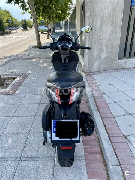 Piaggio Beverly Sport Touring 350 - Vista 5
