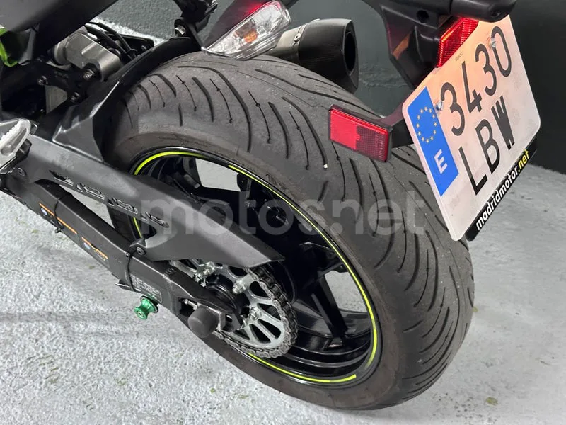 Kawasaki Z900 - Vista 14