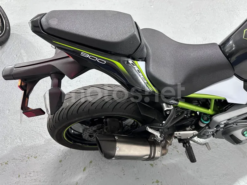 Kawasaki Z900 - Vista 18