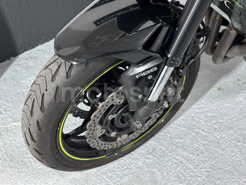 Kawasaki Z900 - Vista 19