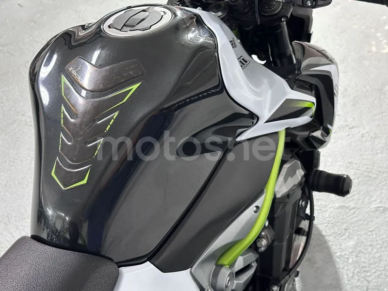 Kawasaki Z900 - Vista 24