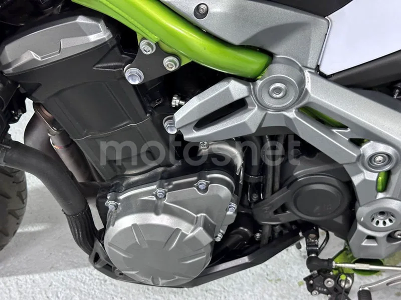 Kawasaki Z900 - Vista 25