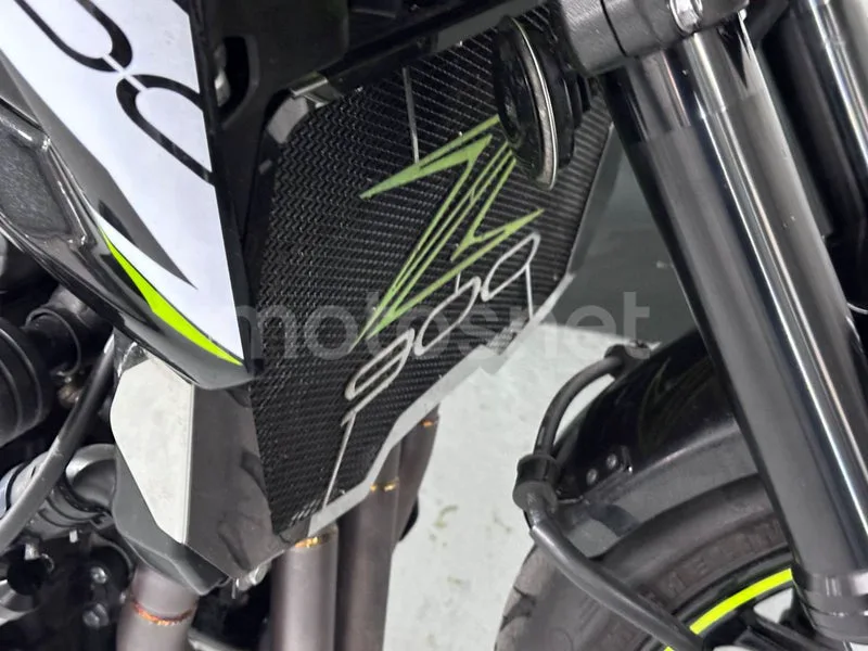 Kawasaki Z900 - Vista 30