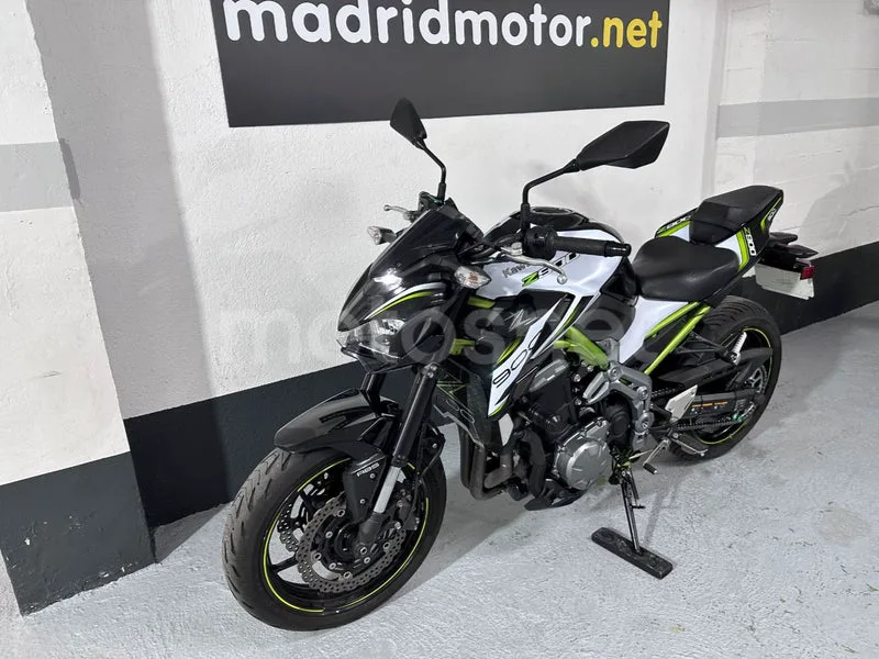 Kawasaki Z900 - Vista 4