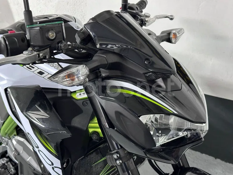 Kawasaki Z900 - Vista 31
