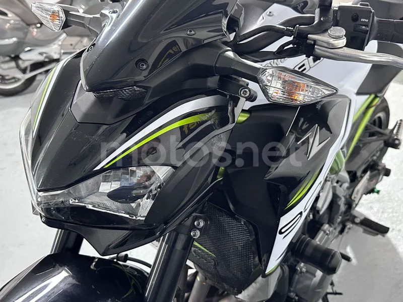 Kawasaki Z900 - Vista 32