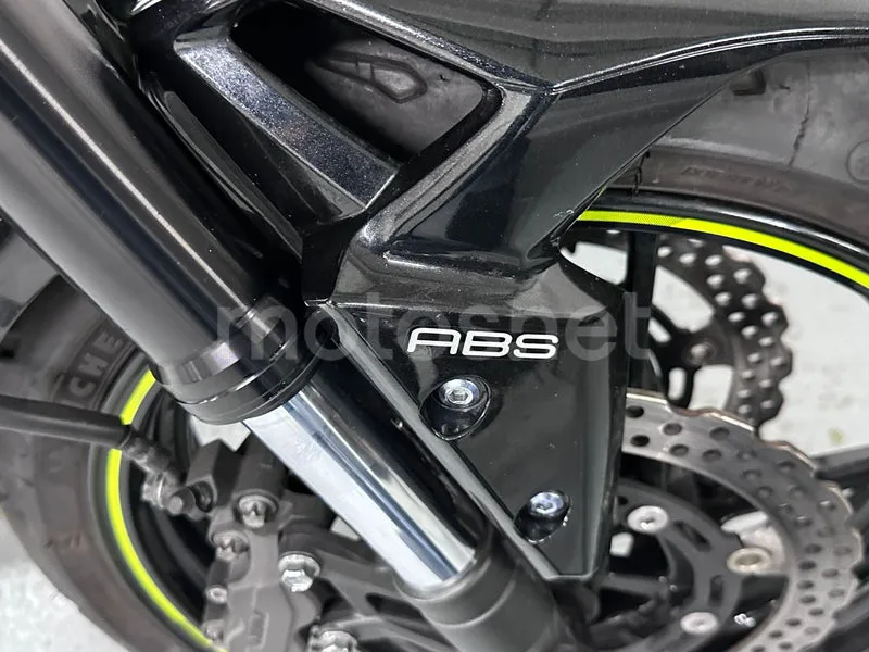 Kawasaki Z900 - Vista 33