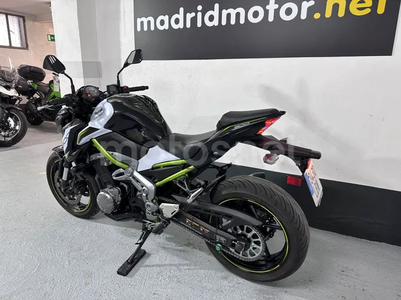 Kawasaki Z900 - Vista 6