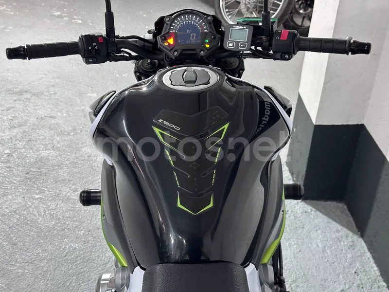 Kawasaki Z900 - Vista 9