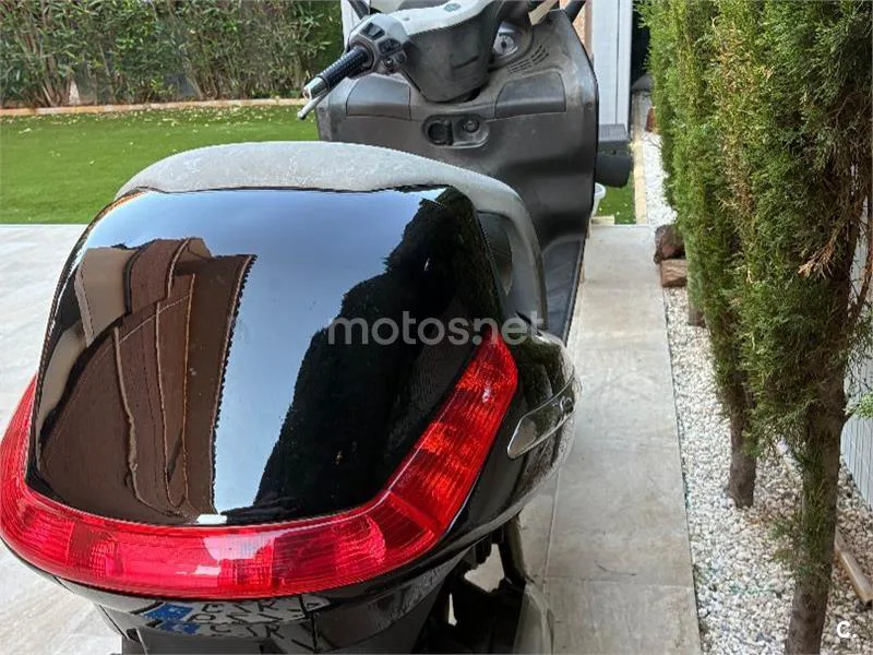 Piaggio X8 200 - Vista 3