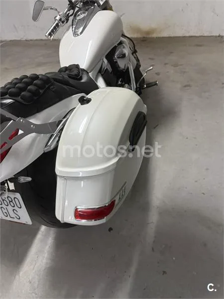 Suzuki Intruder M1800R - Vista 10