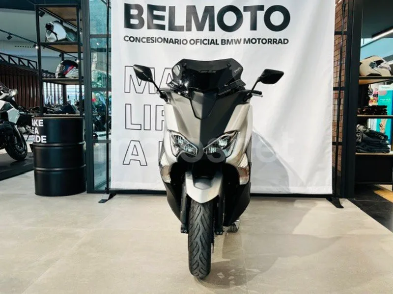 Yamaha TMAX - Vista 3