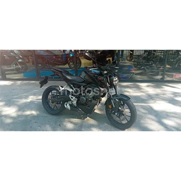Honda CB125R - Vista 4
