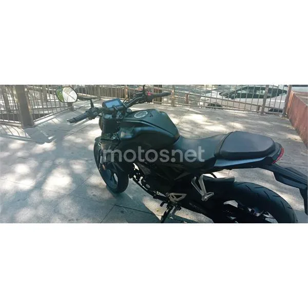 Honda CB125R - Vista 6
