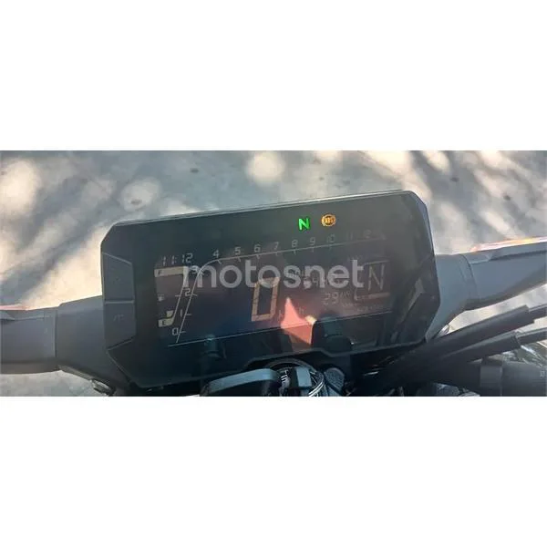 Honda CB125R - Vista 7