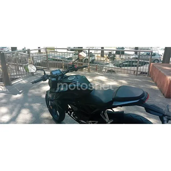 Honda CB125R - Vista 8