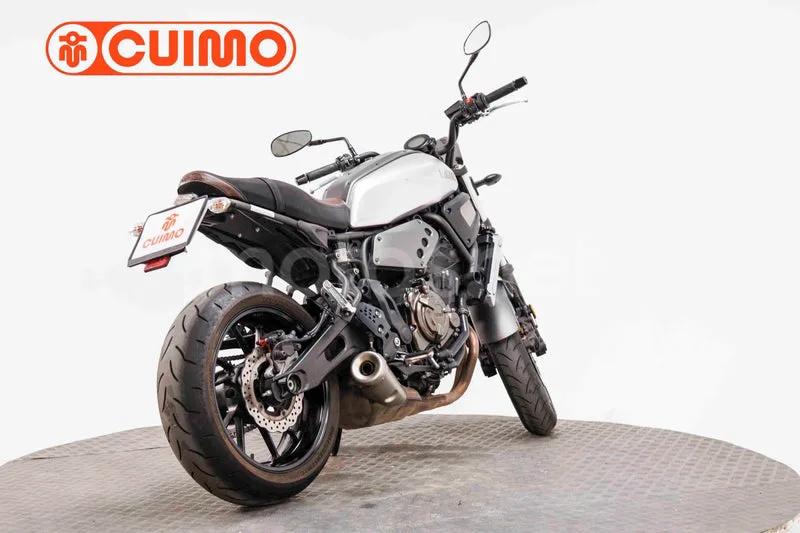 Yamaha XSR700 - Vista 9
