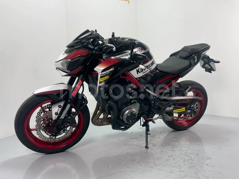 Kawasaki Z900 - Vista 15