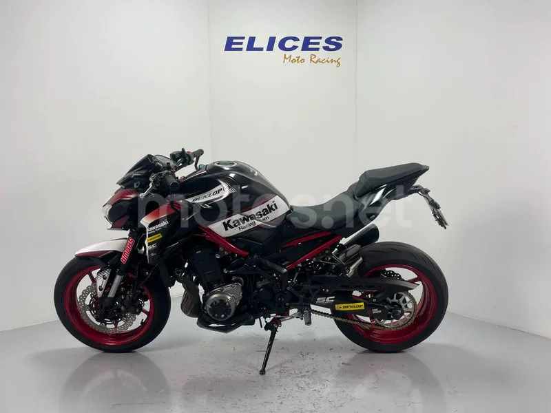 Kawasaki Z900 - Vista 16
