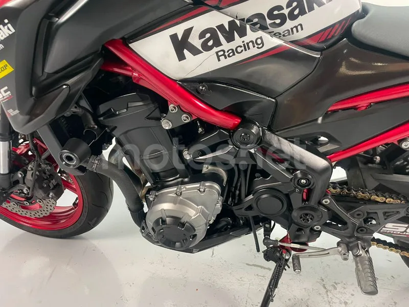 Kawasaki Z900 - Vista 22