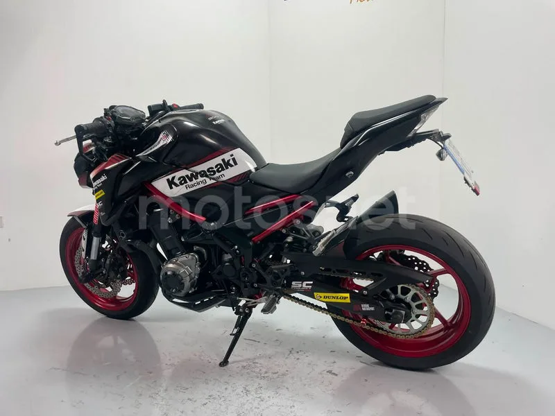 Kawasaki Z900 - Vista 23