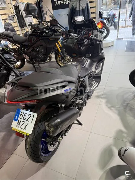 Yamaha TMAX - Vista 5