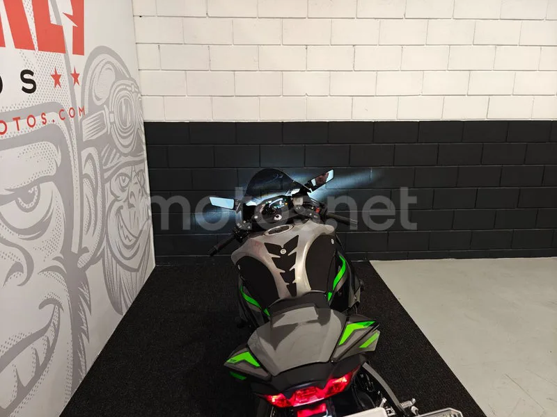Kawasaki Ninja ZX-6R - Vista 11