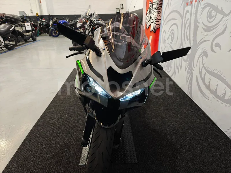Kawasaki Ninja ZX-6R - Vista 4