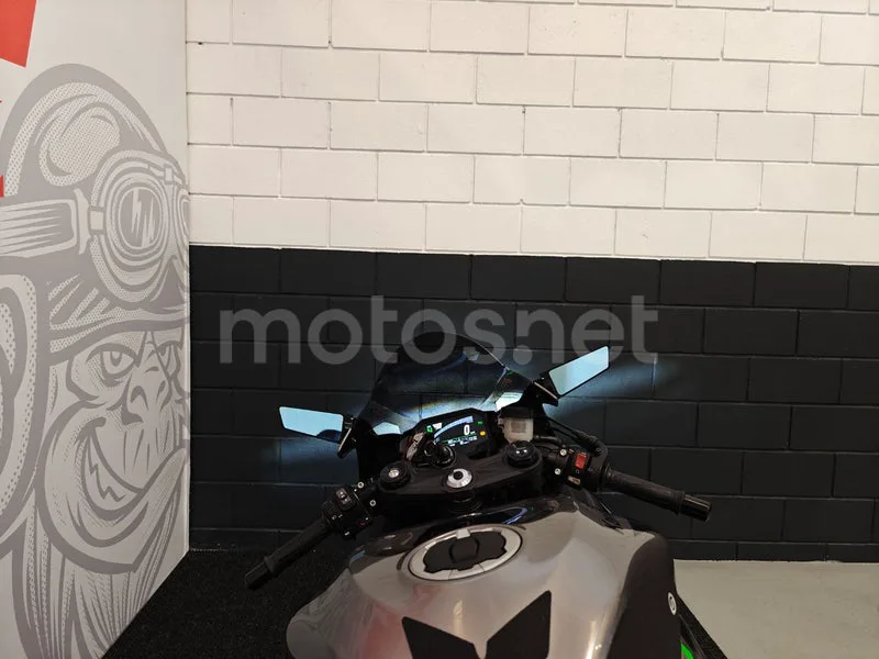 Kawasaki Ninja ZX-6R - Vista 7