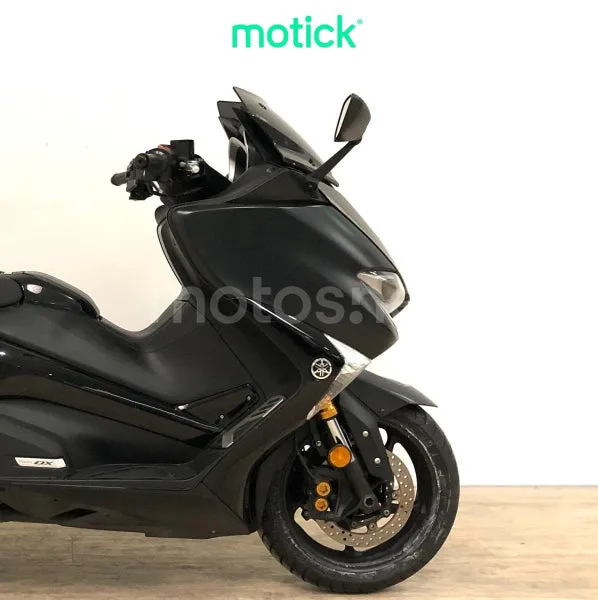 Yamaha TMAX - Vista 4