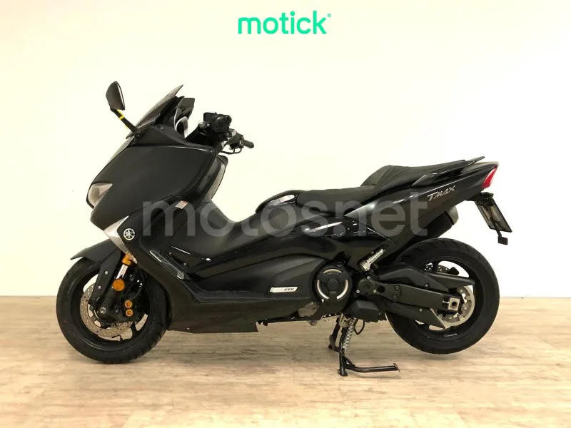 Yamaha TMAX - Vista 6