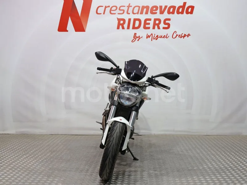 Ducati Monster 696 - Vista 4