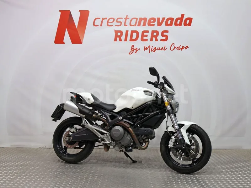 Ducati Monster 696 - Vista 5