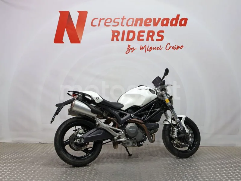 Ducati Monster 696 - Vista 8