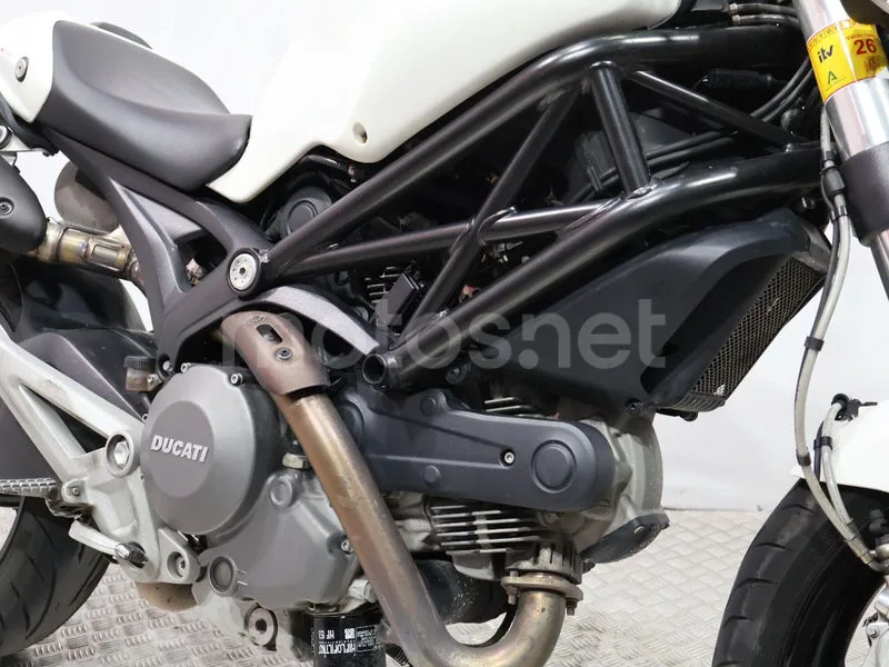 Ducati Monster 696 - Vista 9