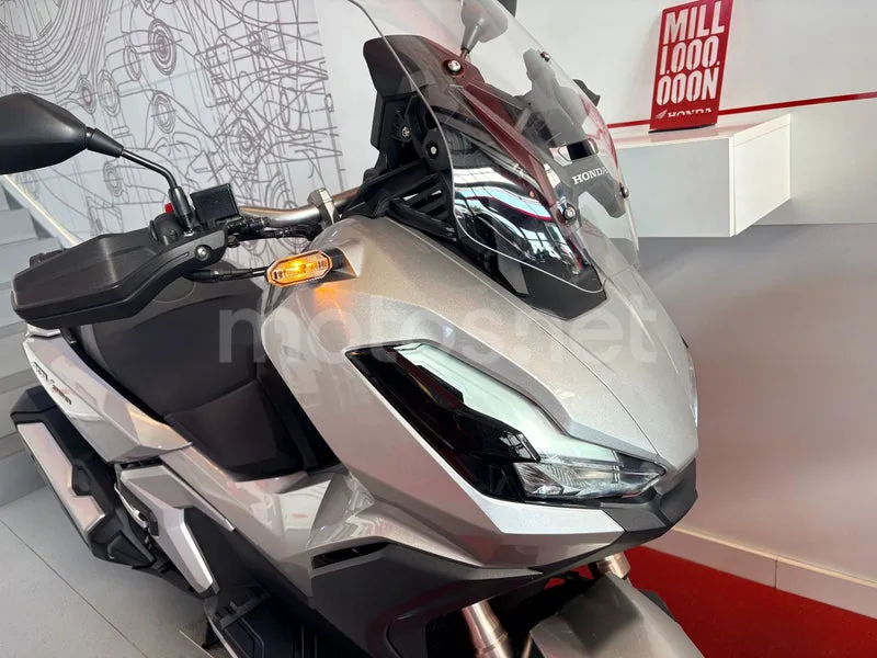 Honda ADV350 - Vista 3