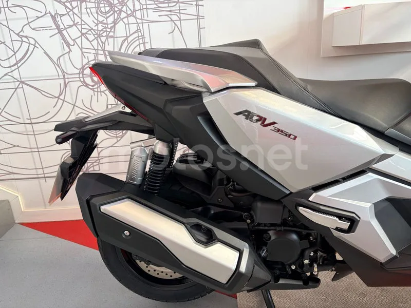 Honda ADV350 - Vista 7