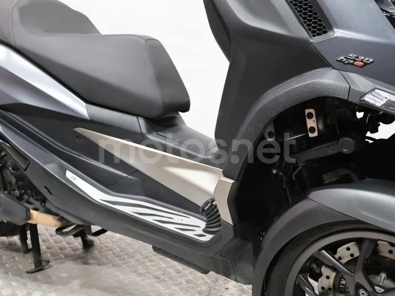Piaggio MP3 530 Exclusive - Vista 12