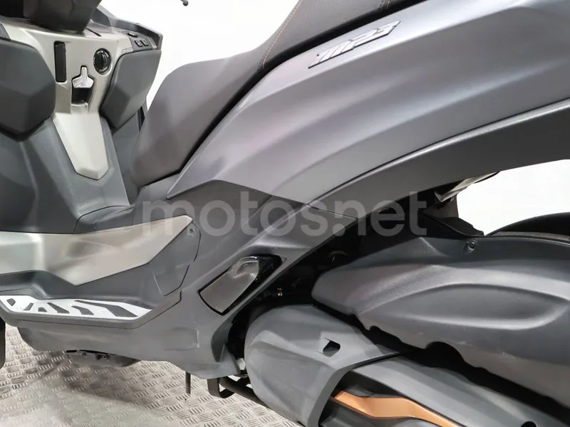 Piaggio MP3 530 Exclusive - Vista 14