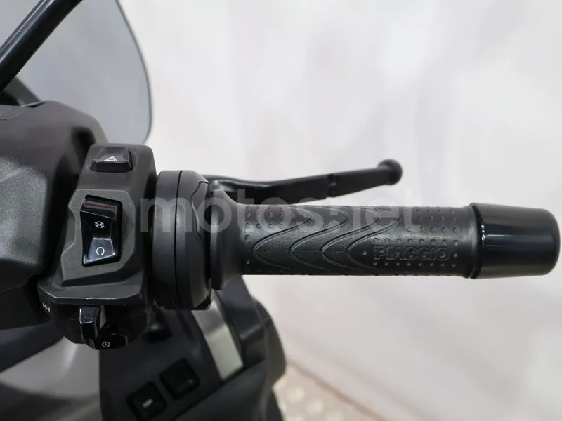 Piaggio MP3 530 Exclusive - Vista 9