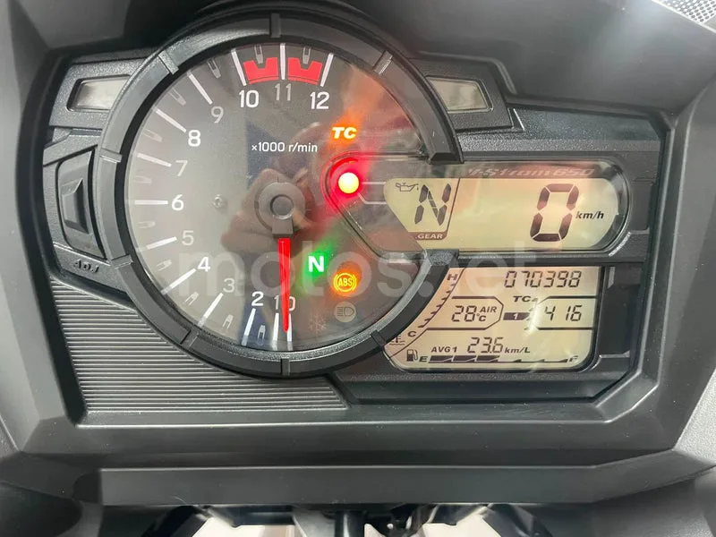 Suzuki V-Strom 650XT - Vista 10